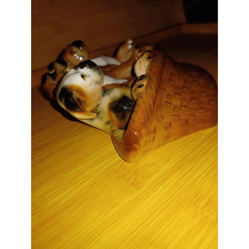 Enesco Marilyn Exclusive #5C65 Boxer Puppies Basket Ceramic Wall Plaque 6" x 6" - Picture 4 of 6